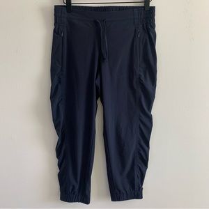 Athleta La Viva Capri Joggers in Navy Size 2